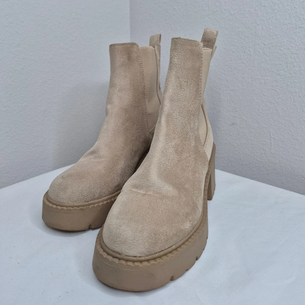 Madden Girl Dianna Sand Beige Lug Sole Platform Chelsea Ankle Boots Chunky 8M